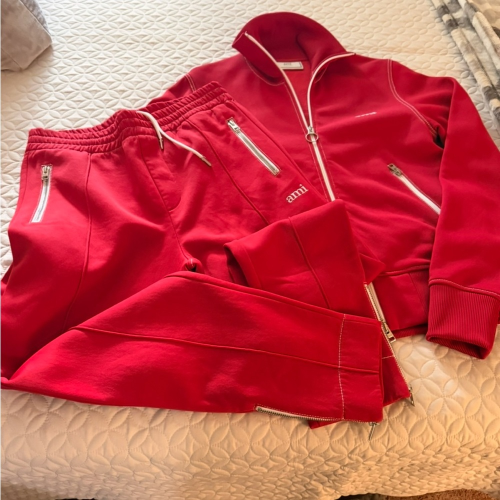 Ami Red Sweatpants
Check my other listing for the matching jacket…. - Picture 4 of 4